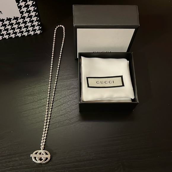 GUCCI Brit Toggle Logo Sterling Silver Necklace - Picture 2 of 5